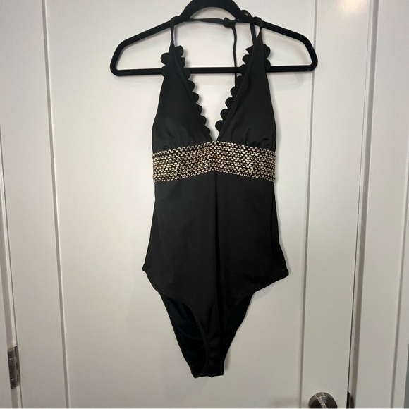 Gold Contrast-Stitching Scalloped Halter One Piece Swimsuit - Picture 3 of 15